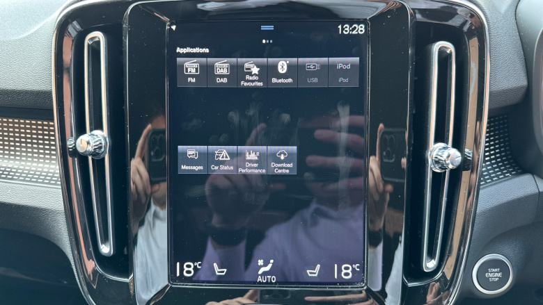 Volvo Xc40 2.0 B4P R DESIGN Pro 5dr Auto Petrol Estate